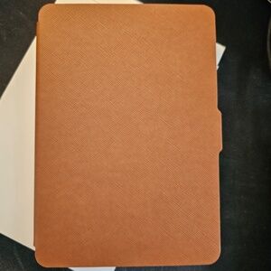 Authentic Omoton Kindle Paperwhite (pre-2018 models) hardshell case, NIB, brown